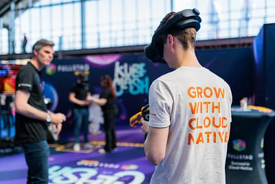 KubeCon attendee playing our VR Game